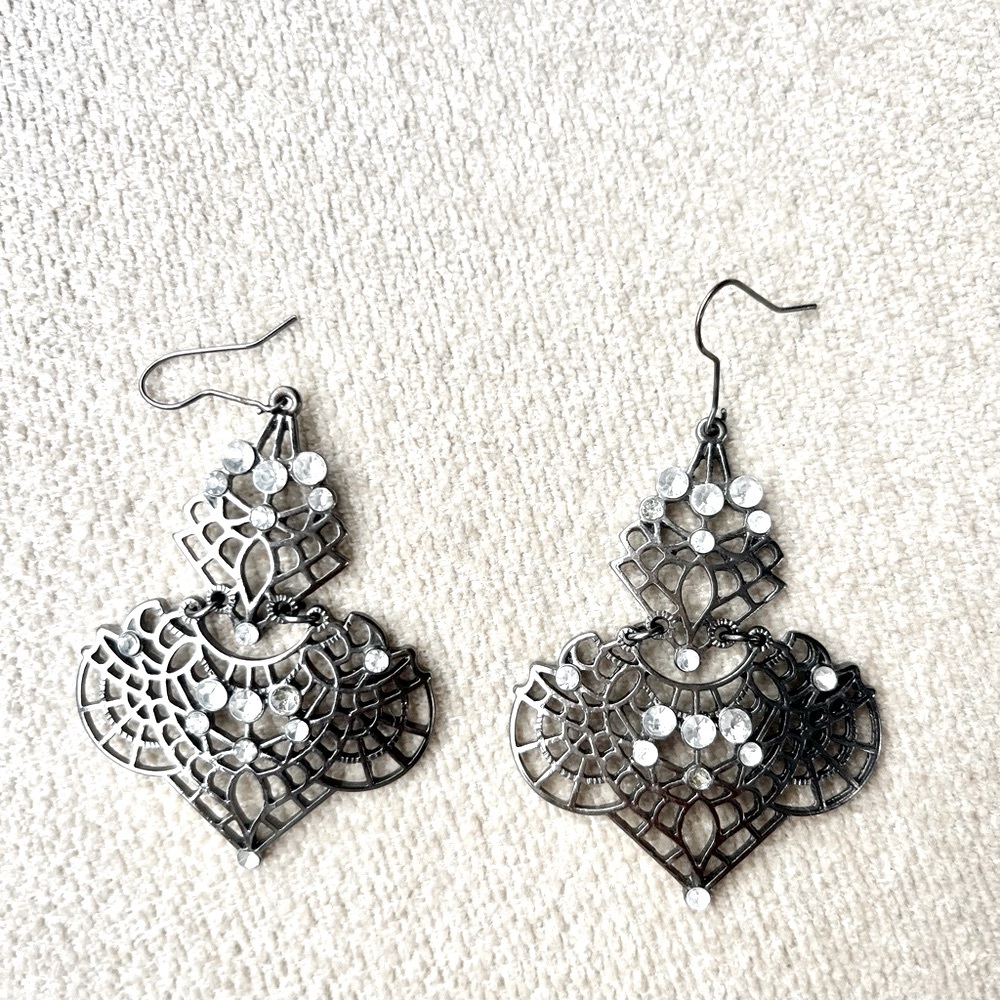 Metal light weight earrings with rhinestones